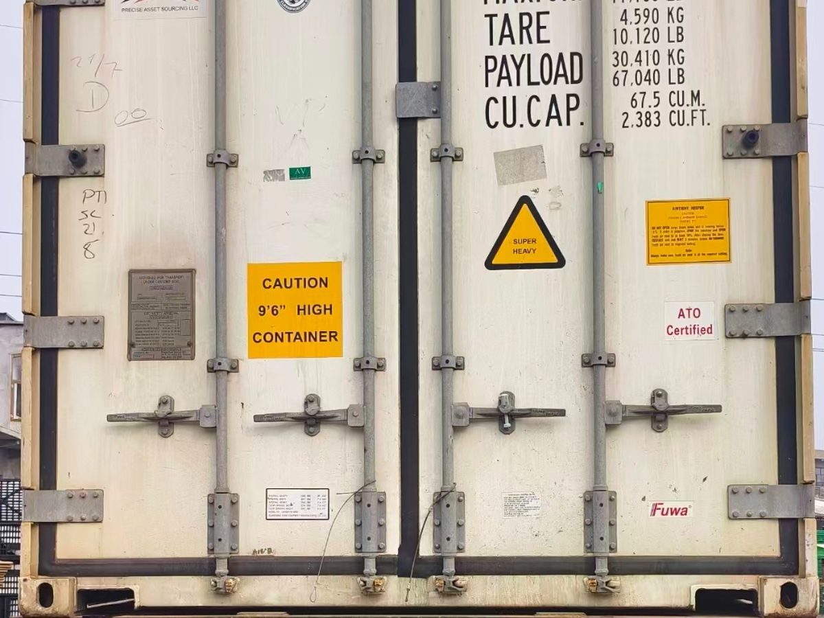 OOCL 45R1 冷藏集装箱实拍,载重铭牌清晰,fresh pear cold chain supply at 0-2°C from China